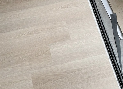 六六地版在彰化安裝的商鋪超耐磨塑膠地板