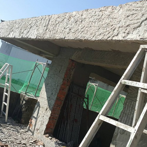 升哥防水團隊在大里外牆進行防水抓漏施工