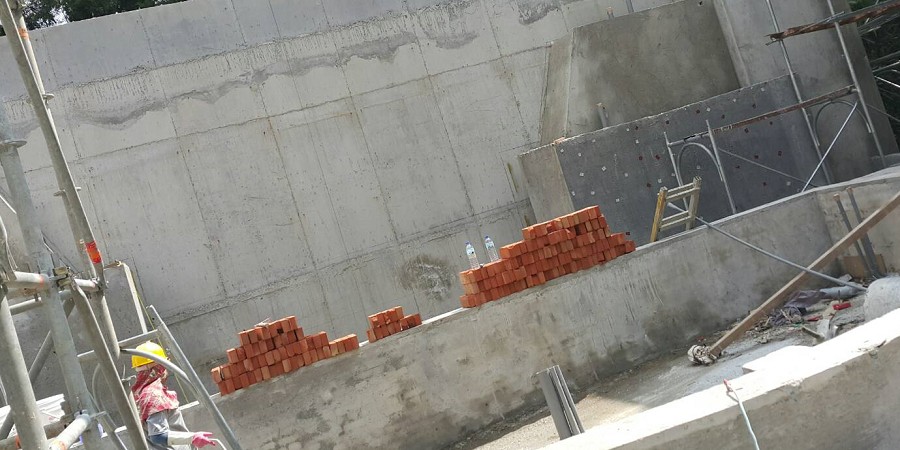 升哥防水在大里屋頂進行PU防水材料施作